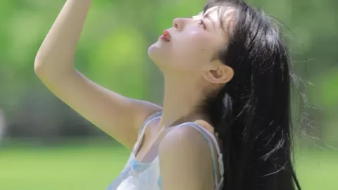 狗狗捡瓶子