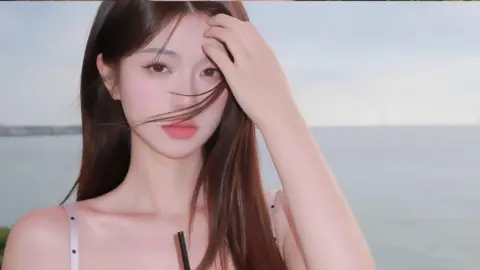 女子穿鲨鱼裤