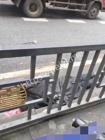 马路残骸断臂