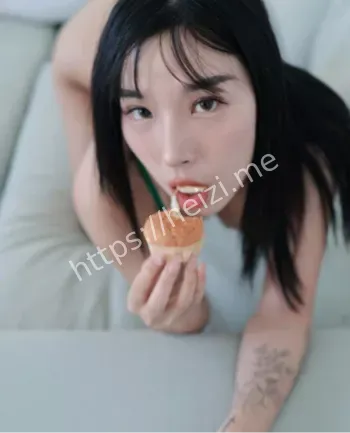白嫩尤物