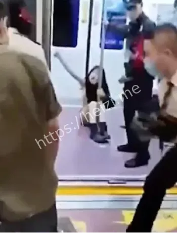 女乘客