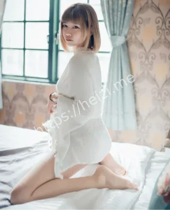 白嫩尤物