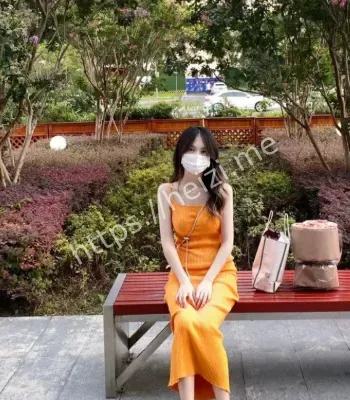 何奕萱
