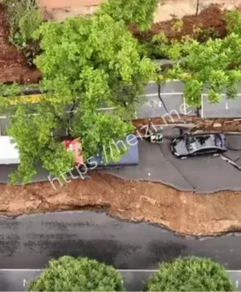 道路塌方