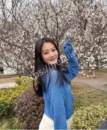 依依