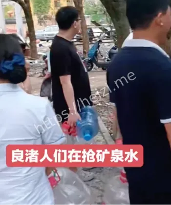 超市抢水