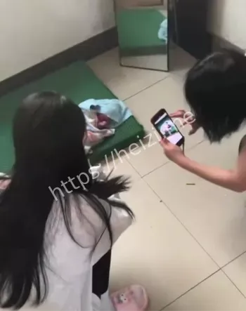 婴儿