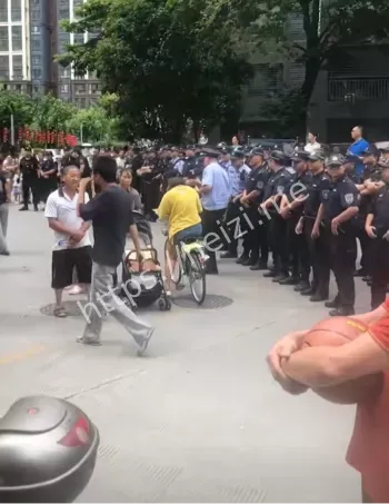 老物业阻拦