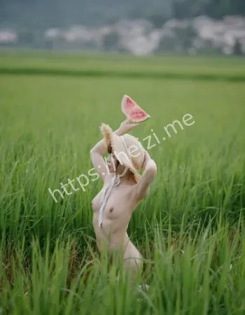 白嫩尤物