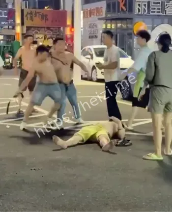男子互殴