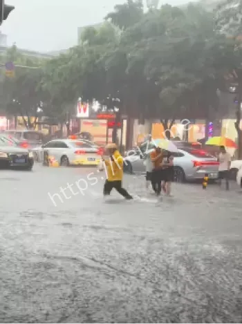 暴雨