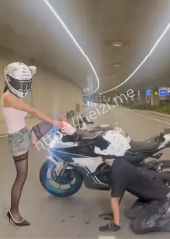 男车主下跪