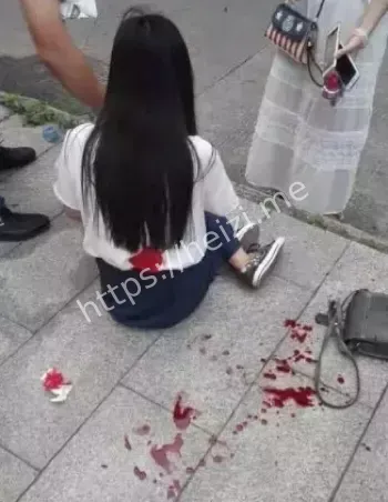 女大学生