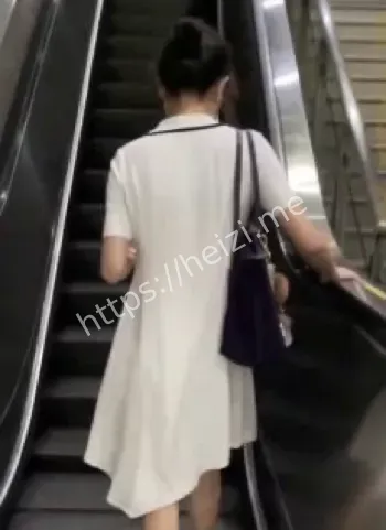 电梯小孩