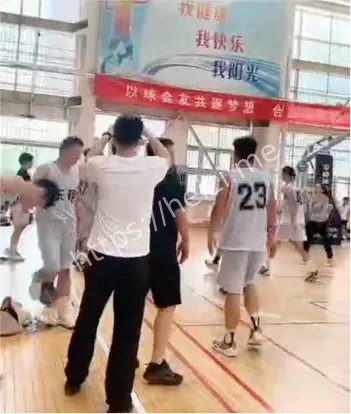 球场冲突