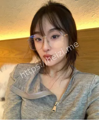 清纯眼镜娘
