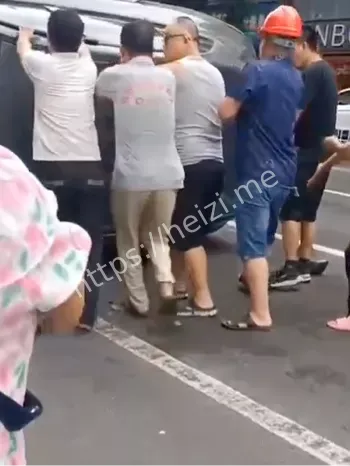 导致2人死亡