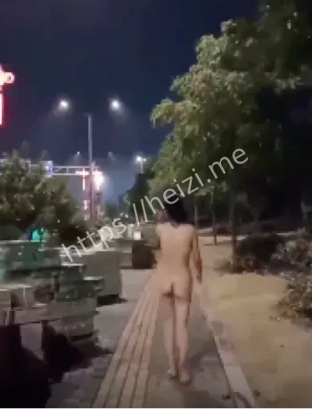 大街上撒尿