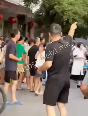 持刀伤人