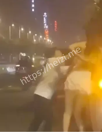 吵架脱衣服