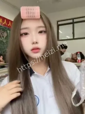 白皙尤物