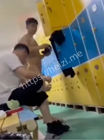 大学浴室偷拍