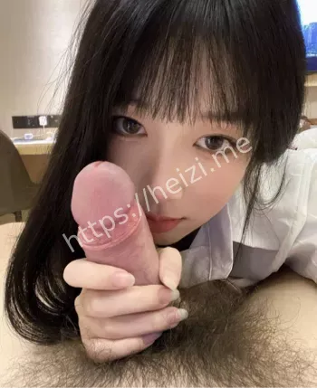 白嫩尤物