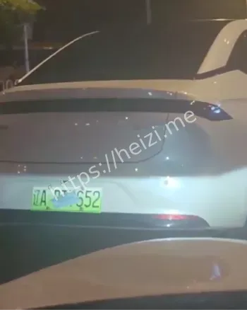 沈阳当街脱衣