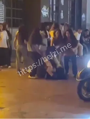街头群殴
