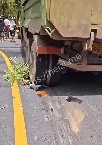 超车摔车
