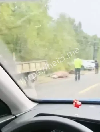 大货车失控