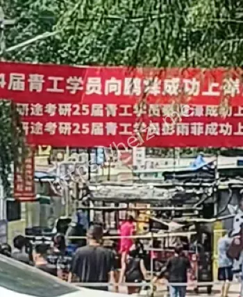 小吃街变废墟