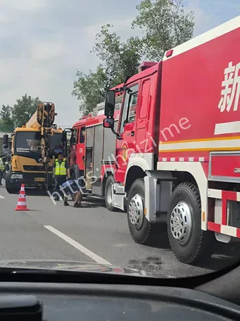 多车连环追尾