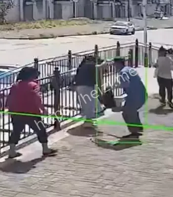 当街狂砍20刀