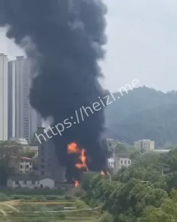 油罐车侧翻