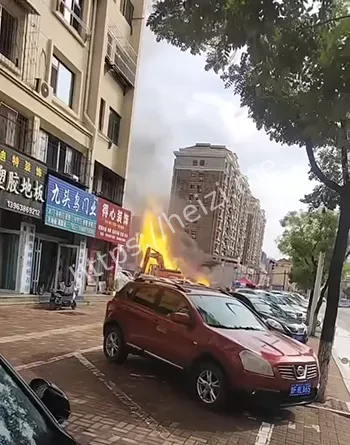 浓烟滚滚