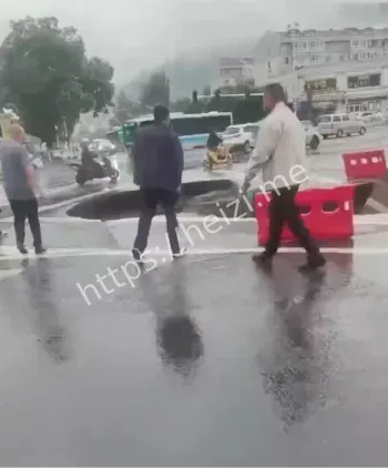 水管破裂