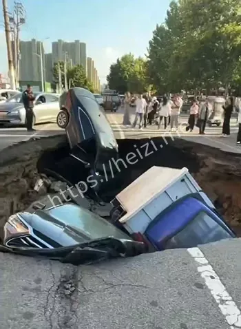 汽车坠渊