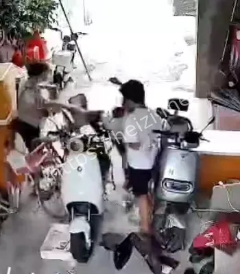 电动车堵路