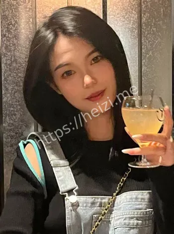周闫妮