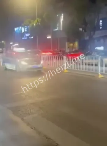 连撞十余辆车