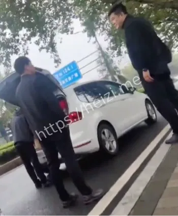 宝马男送礼