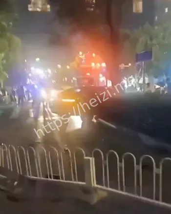 保时捷女撞车