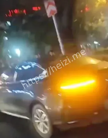 保时捷女撞车
