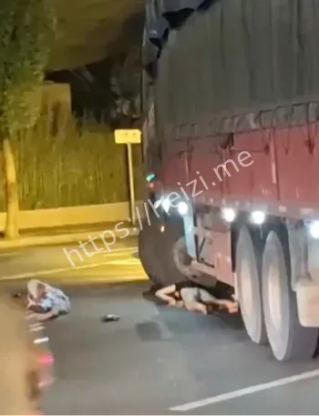 小伙手没了