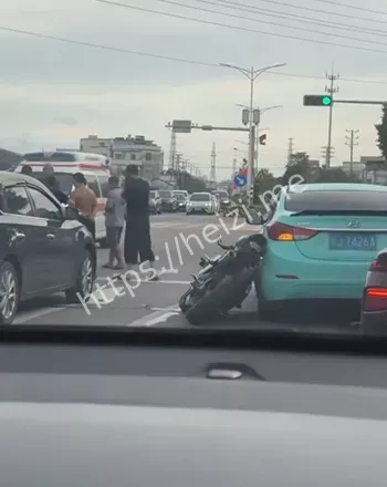 砸损小汽车