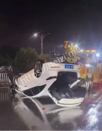 雨夜车祸