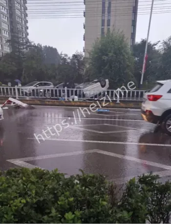 雨夜车祸