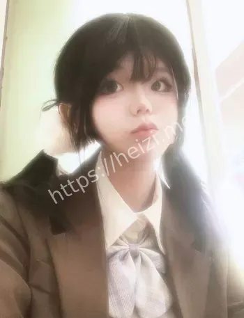 乖巧文静人设
