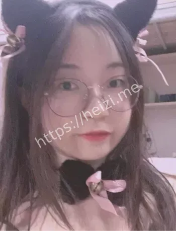 微胖眼镜妹